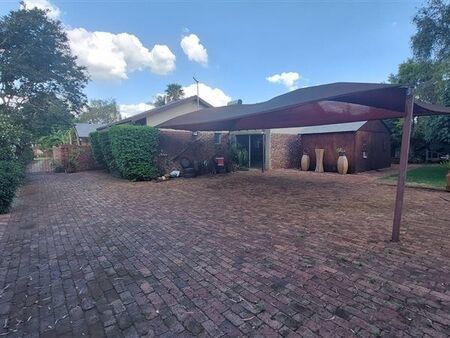 2 Bedroom House in Hennopspark
