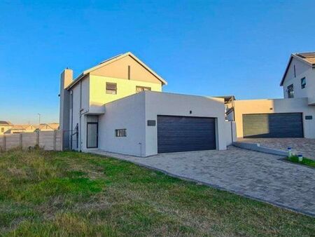 3 Bedroom House in Knopjeslaagte