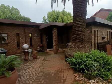 3 Bedroom House in Rooihuiskraal