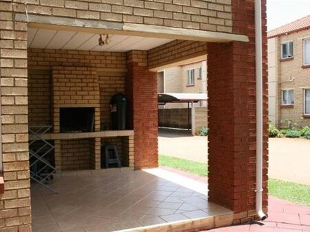 2 Bedroom Apartment in Die Hoewes