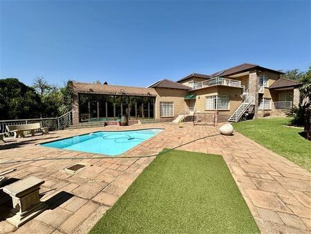 5 Bedroom House in Cornwall Hill