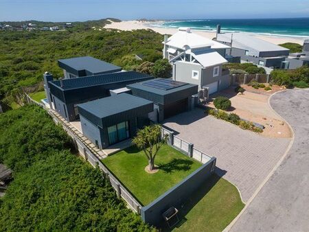 3 Bedroom House in Cape St Francis