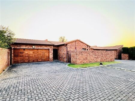 3 Bedroom House in Honeydew Manor