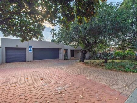 3 Bedroom House in Constantia Kloof