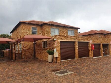 3 Bedroom Townhouse in Weltevreden Park