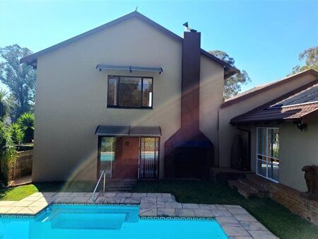 4 Bedroom House in Noordheuwel