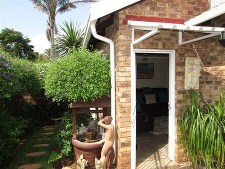 2 Bedroom Townhouse in Noordheuwel