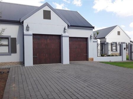4 Bedroom House in Boschkop