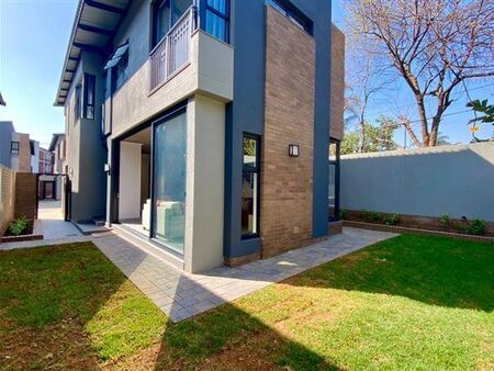 3 Bedroom Townhouse in Menlo Park