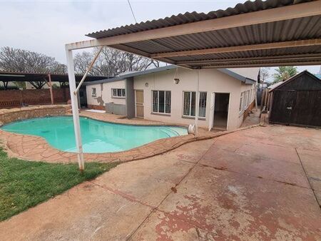 2 Bedroom House in Sinoville