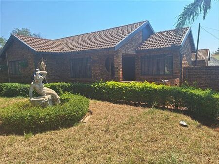 2 Bedroom House in Dorandia