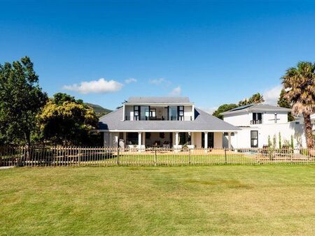 3 Bedroom House in Noordhoek