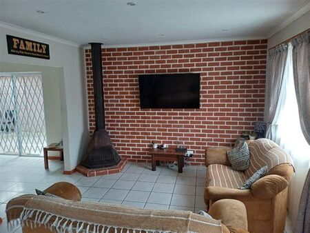 2 Bedroom House in Gustrouw