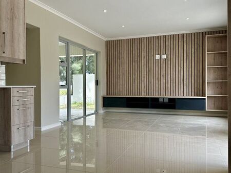 4 Bedroom House in Nuutgevonden