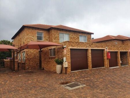 3 Bedroom duplex townhouse - sectional to rent in Weltevreden Park, Roodepoort