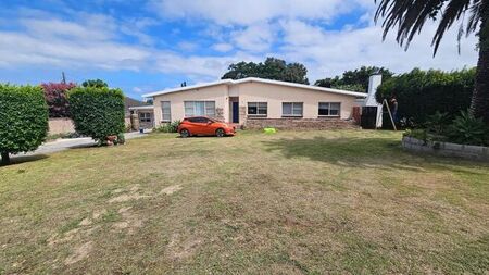 4 Bedroom house to rent in Sunridge Park, Port Elizabeth