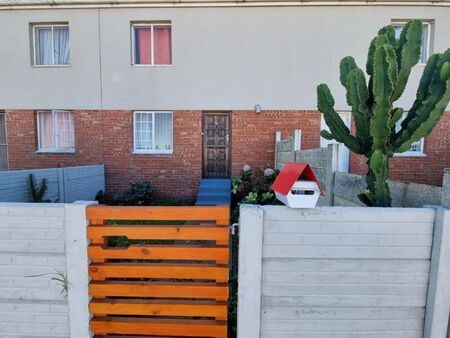 2 Bedroom townhouse - sectional to rent in Ferguson, Port Elizabeth