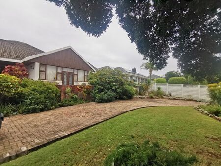 4 Bedroom house to rent in Parsons Hill, Port Elizabeth