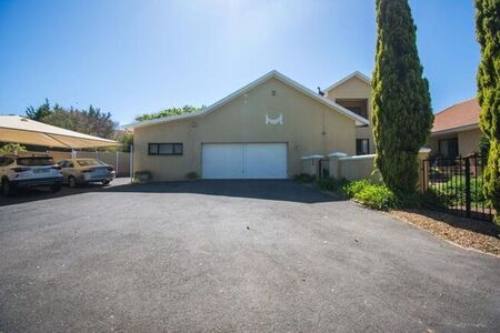 2 Bedroom apartment to rent in Pearlrise, Somerset West
