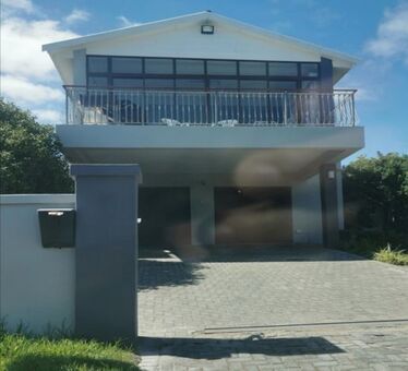 2 Bedroom loft apartment to rent in Kleinmond Central