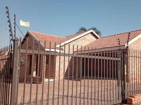 3 Bedroom House in Bergtuin