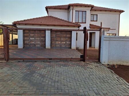 4 Bedroom House in Chantelle