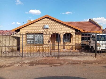 2 Bedroom House in Naledi
