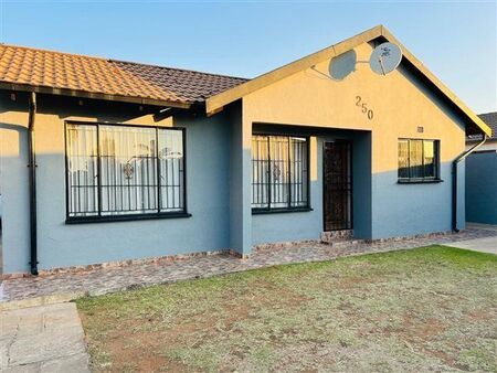 3 Bedroom House in Ormonde