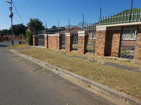 2 Bedroom Apartment in Robertsham
