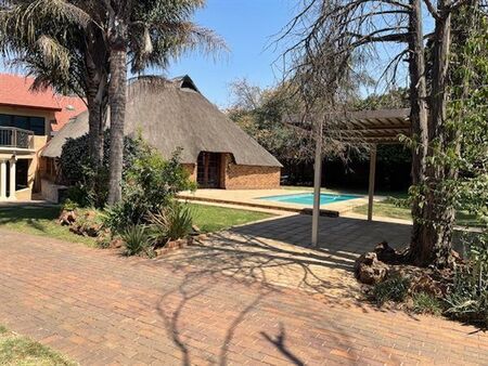5 Bedroom House in Aston Manor