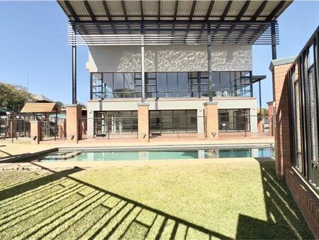 2 Bedroom Apartment in Douglasdale