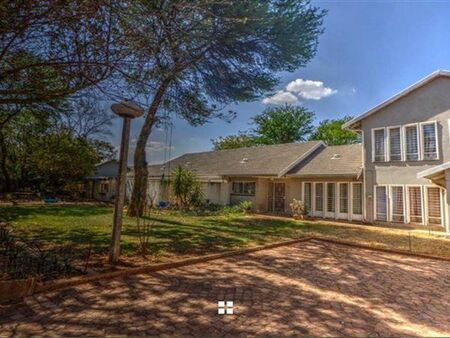 4 Bedroom House in Aston Manor