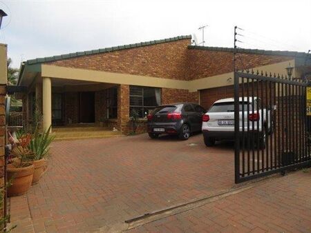 3 Bedroom Cluster in Bartlett