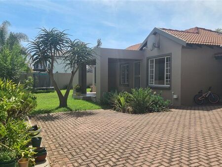 3 Bedroom House in Thatchfield
