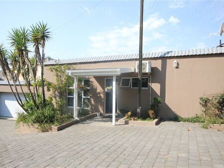 1 Bedroom Apartment in Bonza Bay