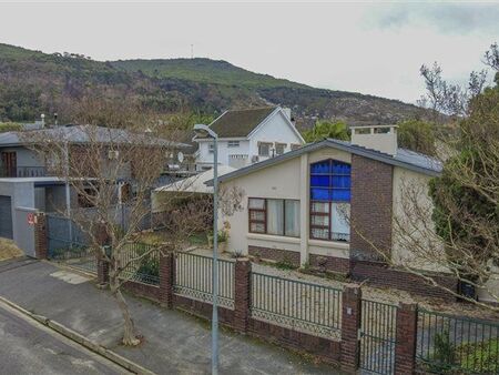 6 Bedroom House in Paarl