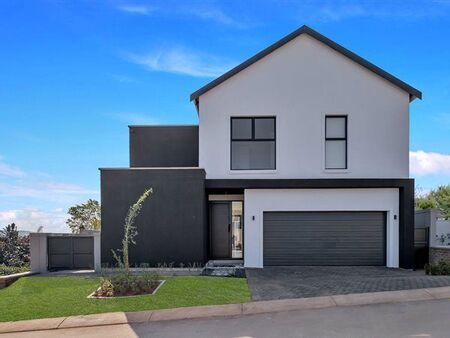 4 Bedroom House in Eagle Canyon Golf Estate