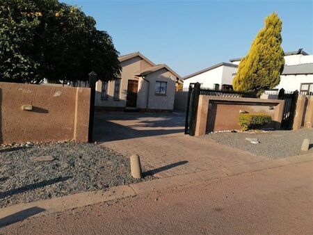 2 Bedroom House in Mabopane