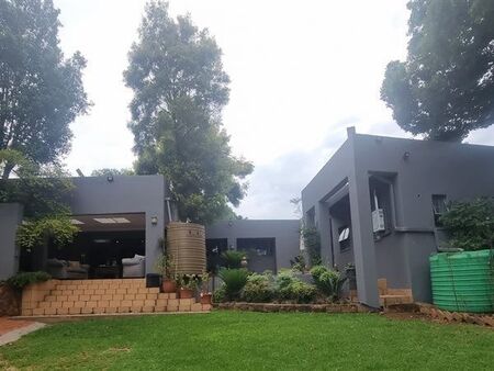5 Bedroom House in Constantia Park