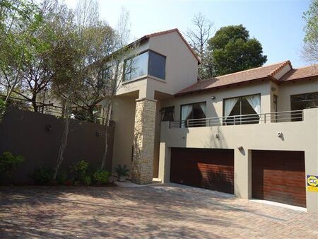 5 Bedroom House in Waterkloof Ridge