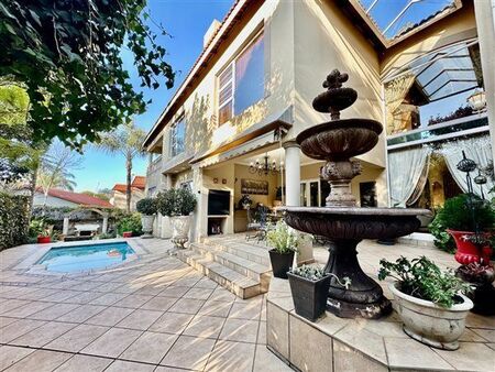 4 Bedroom House in Waterkloof Ridge