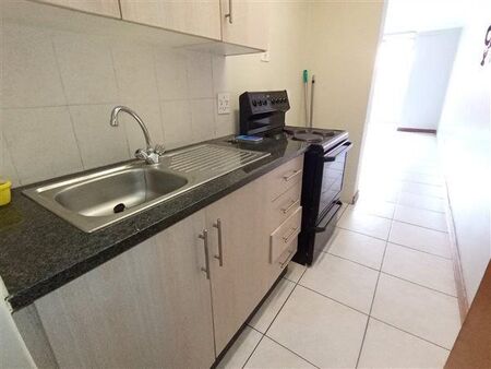 0.5 Bedroom House in Hatfield