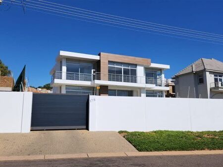 6 Bedroom House in Waterkloof Heights