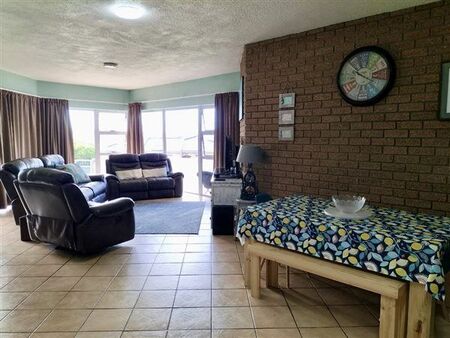 3 Bedroom Flat in Stilbaai Wes