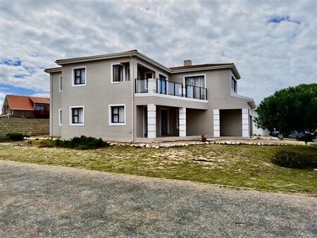 3 Bedroom House in Stilbaai Oos