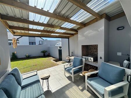 2 Bedroom House in Stilbaai Wes