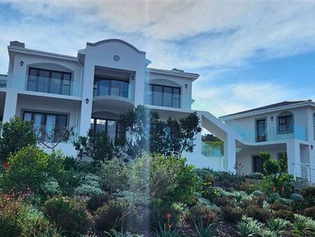 5 Bedroom House in Pinnacle Point Golf Estate