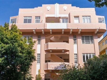 2 Bedroom Apartment in Sea Point