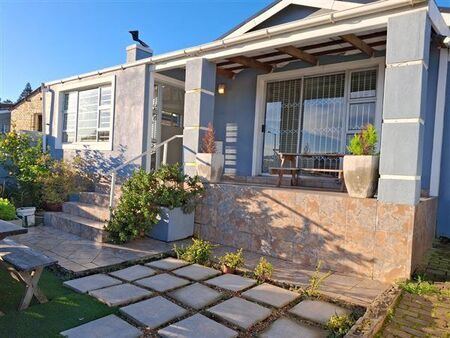 2 Bedroom House in Cloetesville