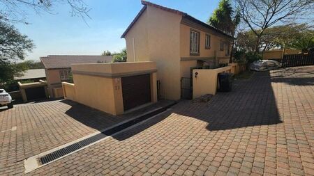 2 Bedroom duplex townhouse - sectional to rent in La Montagne, Pretoria